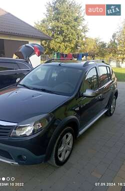 Позашляховик / Кросовер Dacia Sandero StepWay 2010 в 