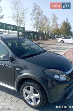 Позашляховик / Кросовер Dacia Sandero StepWay 2010 в 