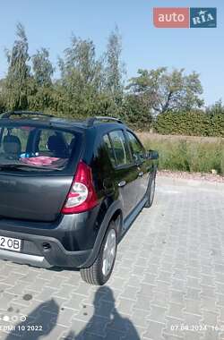 Позашляховик / Кросовер Dacia Sandero StepWay 2010 в 