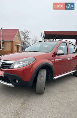 Внедорожник / Кроссовер Dacia Sandero StepWay 2011 в Хороле