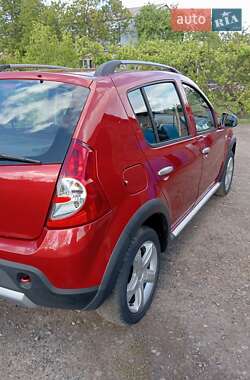 Позашляховик / Кросовер Dacia Sandero StepWay 2011 в 