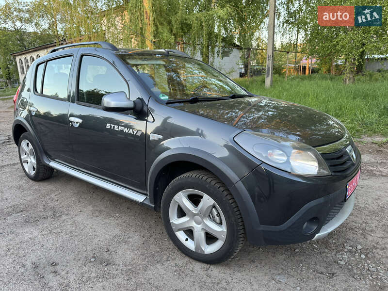 Позашляховик / Кросовер Dacia Sandero StepWay 2011 в 