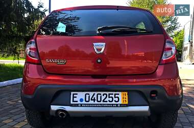 Позашляховик / Кросовер Dacia Sandero StepWay 2010 в 