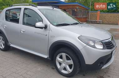 Внедорожник / Кроссовер Dacia Sandero StepWay 2012 в Владимире