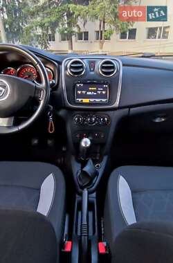 Внедорожник / Кроссовер Dacia Sandero StepWay 2013 в 