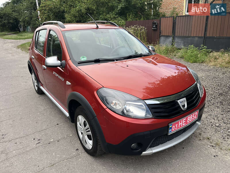 Внедорожник / Кроссовер Dacia Sandero StepWay 2011 в Хороле