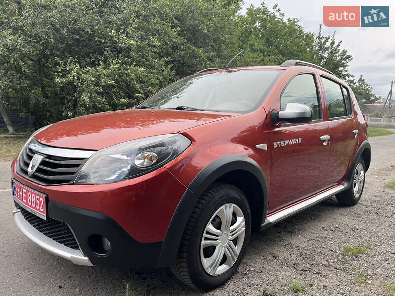 Внедорожник / Кроссовер Dacia Sandero StepWay 2011 в Хороле