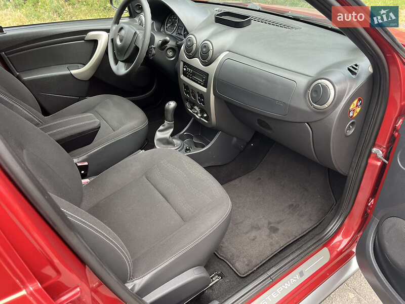 Внедорожник / Кроссовер Dacia Sandero StepWay 2011 в Хороле