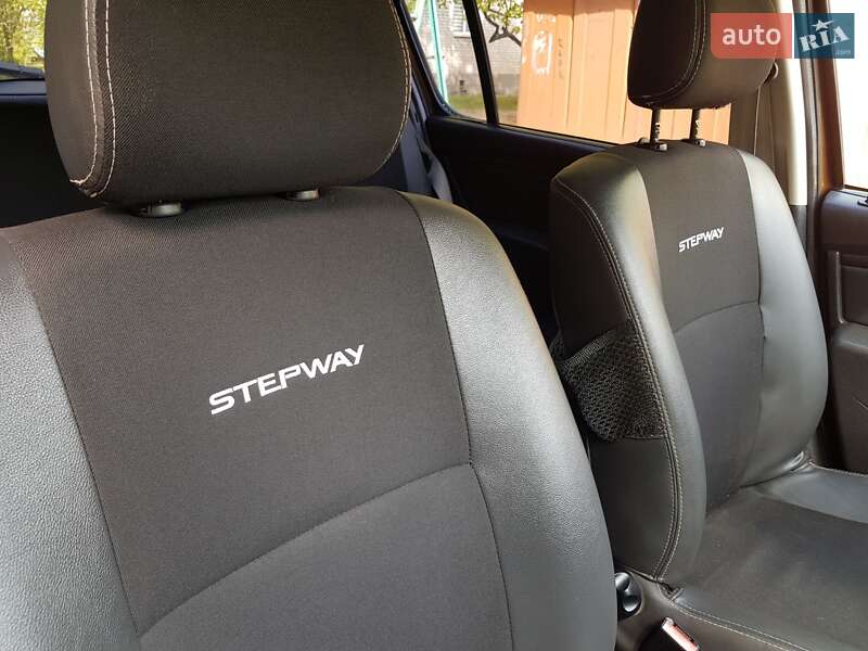 Внедорожник / Кроссовер Dacia Sandero StepWay 2012 в Чернигове