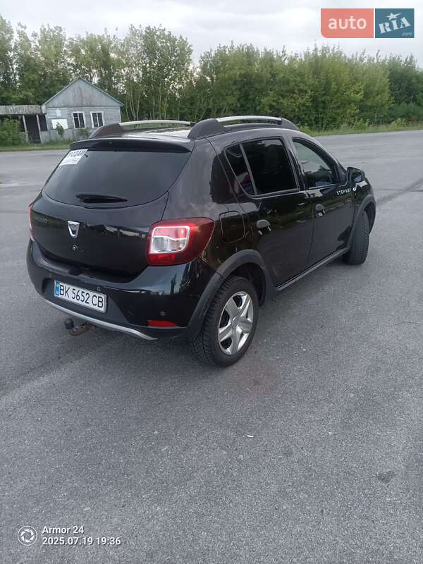 Внедорожник / Кроссовер Dacia Sandero StepWay 2013 в Мене