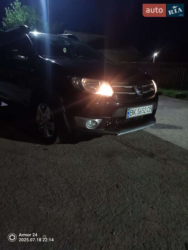Внедорожник / Кроссовер Dacia Sandero StepWay 2013 в Мене