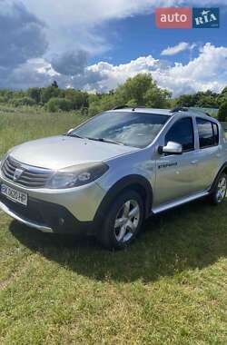 Позашляховик / Кросовер Dacia Sandero StepWay 2011 в Острозі