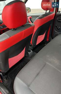Внедорожник / Кроссовер Dacia Sandero StepWay 2012 в 