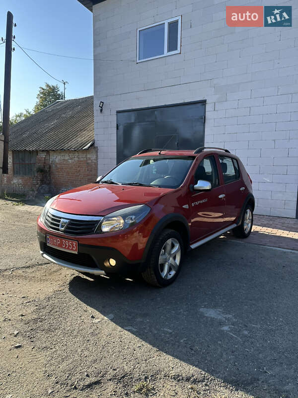 Внедорожник / Кроссовер Dacia Sandero StepWay 2012 в Хороле