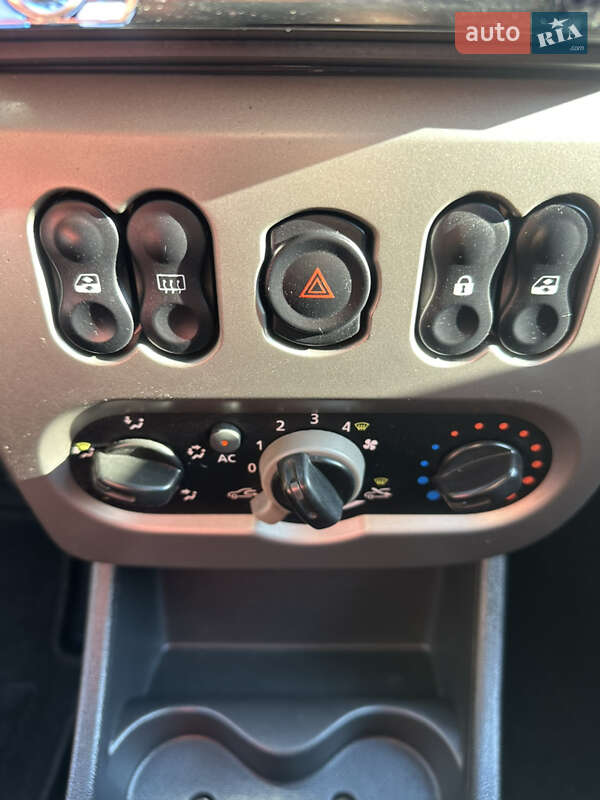 Внедорожник / Кроссовер Dacia Sandero StepWay 2012 в Хороле