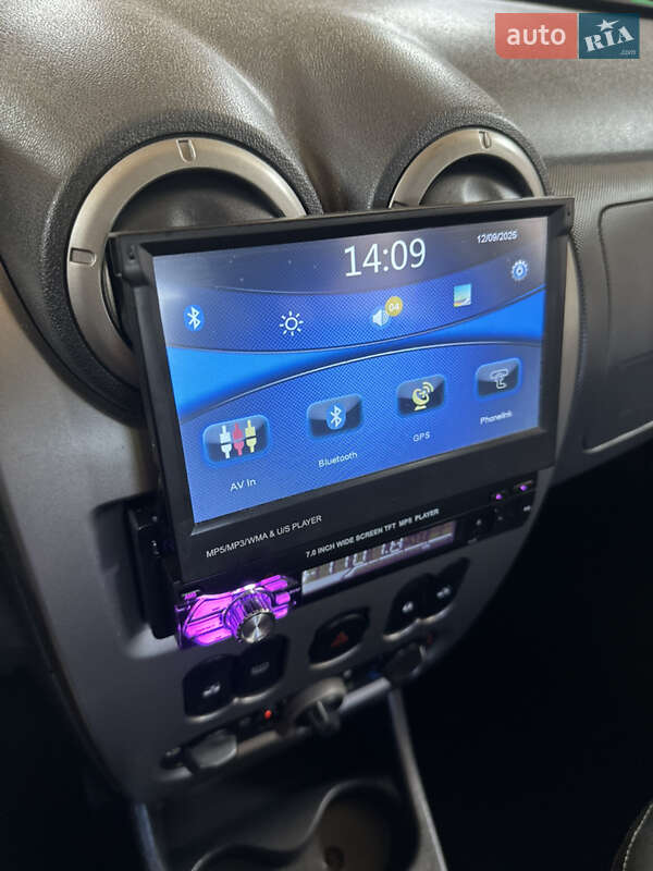 Внедорожник / Кроссовер Dacia Sandero StepWay 2012 в Хороле