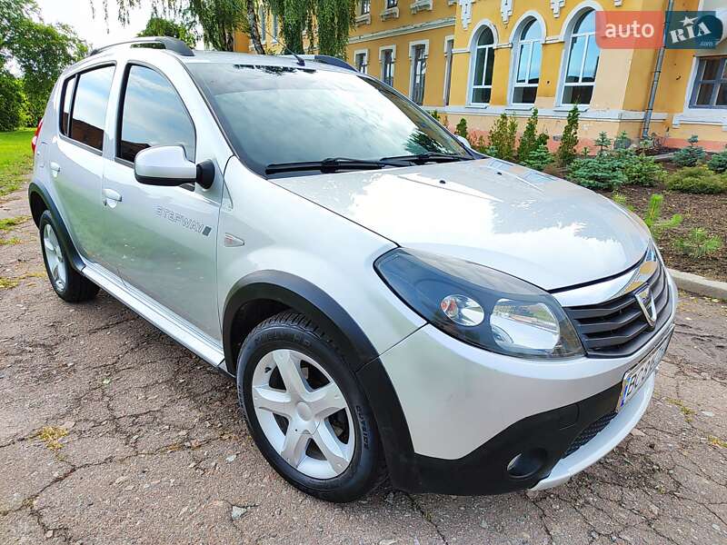 Внедорожник / Кроссовер Dacia Sandero StepWay 2012 в 