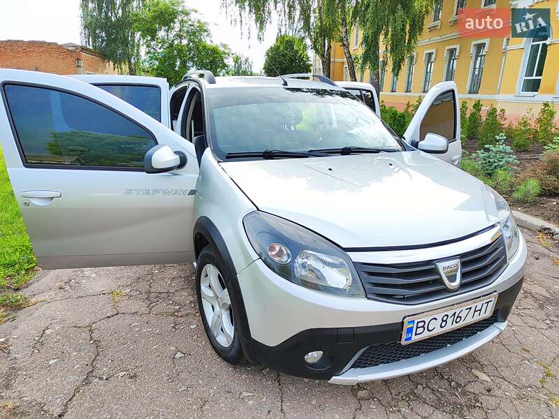 Внедорожник / Кроссовер Dacia Sandero StepWay 2012 в Кролевце
