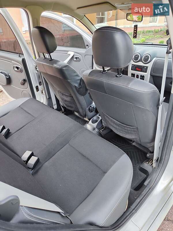 Внедорожник / Кроссовер Dacia Sandero StepWay 2012 в Кролевце