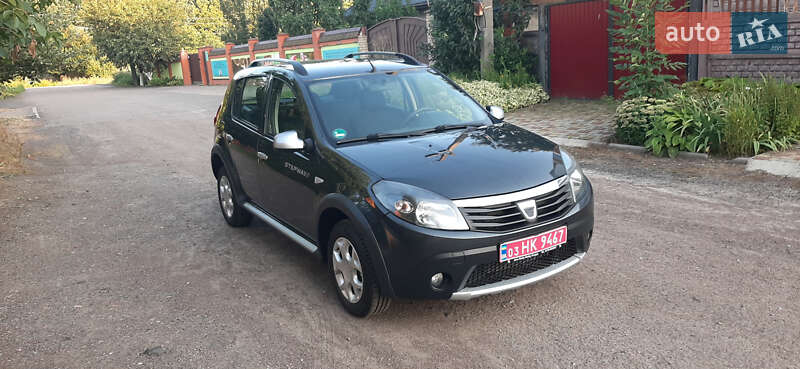 Внедорожник / Кроссовер Dacia Sandero StepWay 2012 в Чернигове