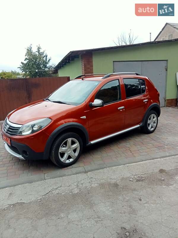 Внедорожник / Кроссовер Dacia Sandero StepWay 2010 в Каменском