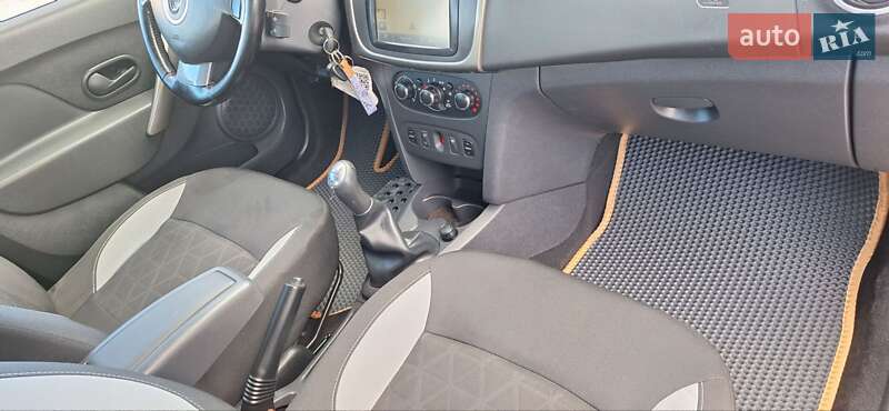 Позашляховик / Кросовер Dacia Sandero StepWay 2013 в Новоархангельську