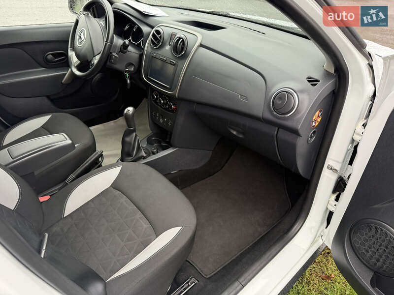 Позашляховик / Кросовер Dacia Sandero StepWay 2015 в Нововолинську фото 11 Позашляховик / Кросовер Dacia Sandero StepWay 2015 в Нововолинську