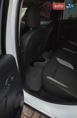 Внедорожник / Кроссовер Dacia Sandero StepWay 2015 в 