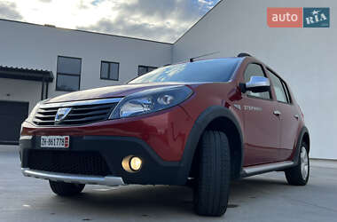 Позашляховик / Кросовер Dacia Sandero StepWay 2012 в 