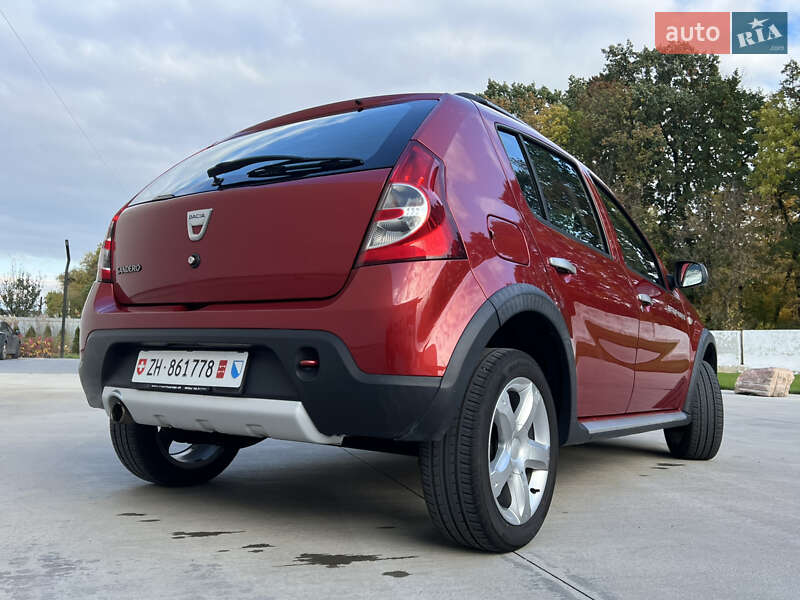 Внедорожник / Кроссовер Dacia Sandero StepWay 2012 в Луцке