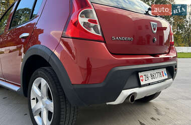 Позашляховик / Кросовер Dacia Sandero StepWay 2012 в 
