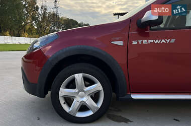Позашляховик / Кросовер Dacia Sandero StepWay 2012 в 