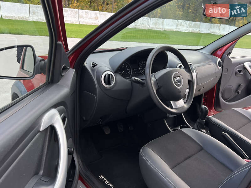 Внедорожник / Кроссовер Dacia Sandero StepWay 2012 в Луцке