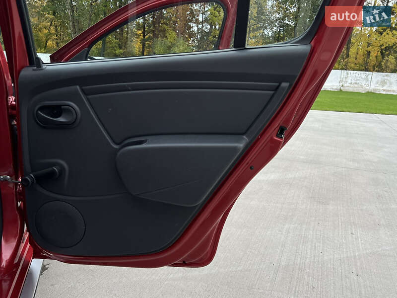 Внедорожник / Кроссовер Dacia Sandero StepWay 2012 в Луцке