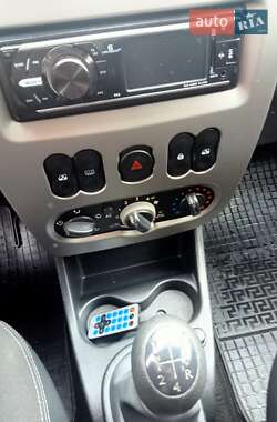 Позашляховик / Кросовер Dacia Sandero StepWay 2010 в  фото 9 Позашляховик / Кросовер Dacia Sandero StepWay 2010 в