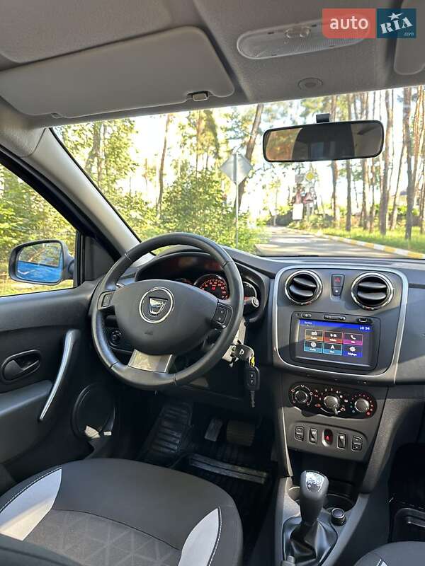 Внедорожник / Кроссовер Dacia Sandero StepWay 2016 в Белогородке