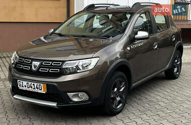 Внедорожник / Кроссовер Dacia Sandero StepWay 2017 в Луцке