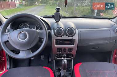 Позашляховик / Кросовер Dacia Sandero StepWay 2012 в  фото 4 Позашляховик / Кросовер Dacia Sandero StepWay 2012 в