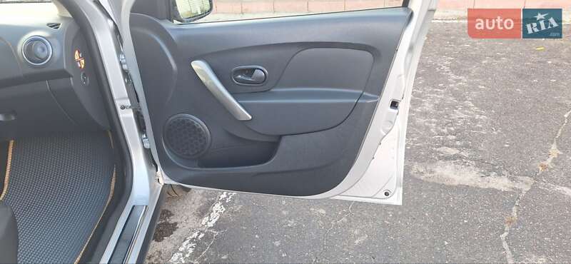 Внедорожник / Кроссовер Dacia Sandero StepWay 2013 в Новоархангельске фото 69 Внедорожник / Кроссовер Dacia Sandero StepWay 2013 в Новоархангельске