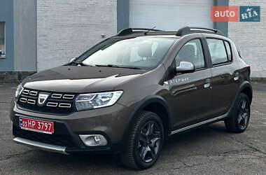 Позашляховик / Кросовер Dacia Sandero StepWay 2017 в Луцьку