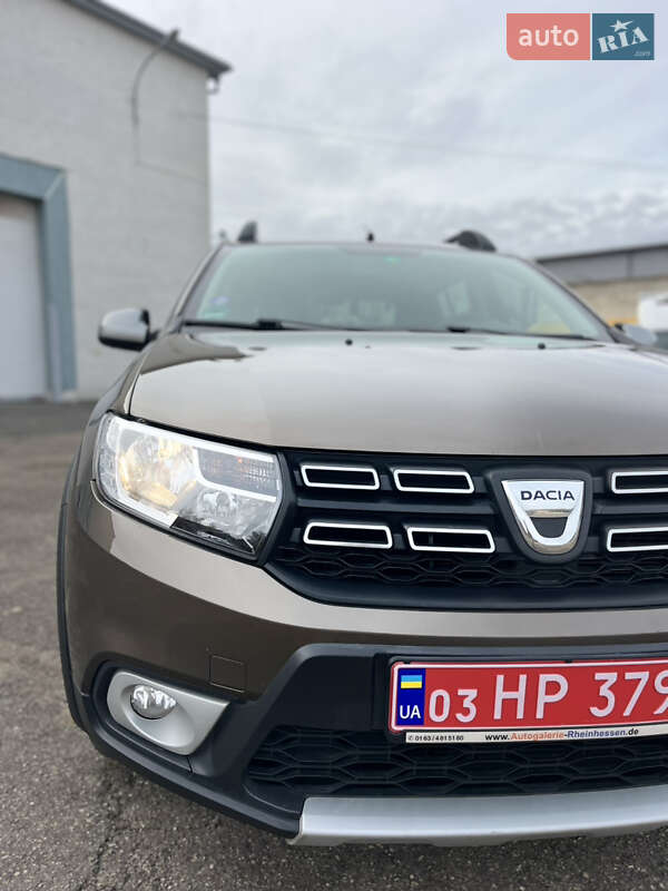 Внедорожник / Кроссовер Dacia Sandero StepWay 2017 в Луцке