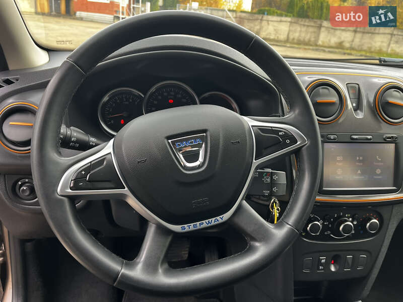 Внедорожник / Кроссовер Dacia Sandero StepWay 2017 в Луцке