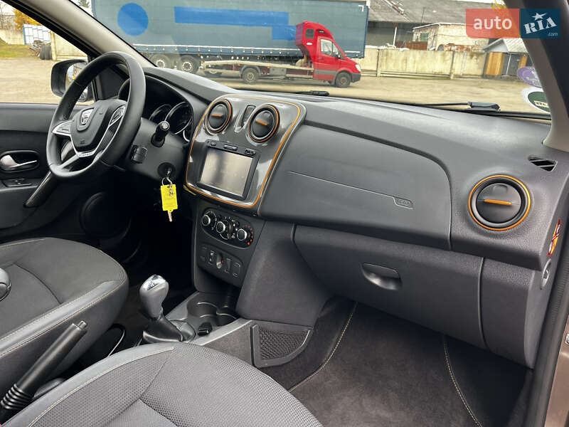 Внедорожник / Кроссовер Dacia Sandero StepWay 2017 в Луцке