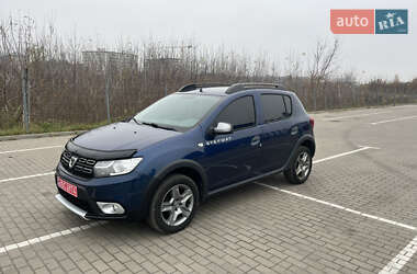 Внедорожник / Кроссовер Dacia Sandero StepWay 2017 в Дубно