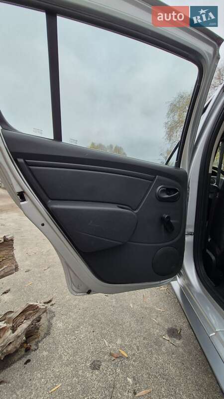 Позашляховик / Кросовер Dacia Sandero StepWay 2009 в Києві фото 18 Позашляховик / Кросовер Dacia Sandero StepWay 2009 в Києві