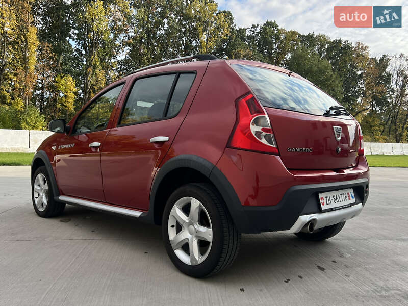 Позашляховик / Кросовер Dacia Sandero StepWay 2012 в Луцьку