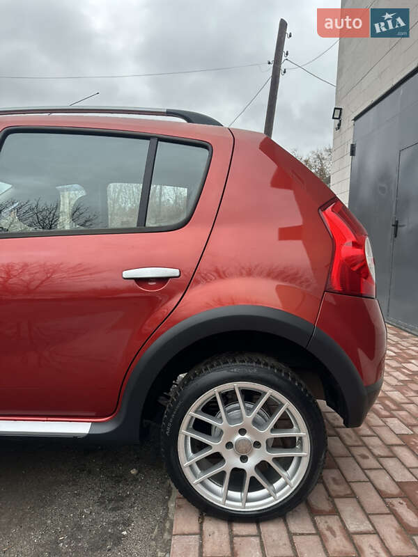 Внедорожник / Кроссовер Dacia Sandero StepWay 2011 в Хороле фото 40 Внедорожник / Кроссовер Dacia Sandero StepWay 2011 в Хороле