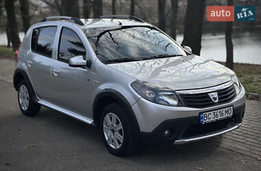 Внедорожник / Кроссовер Dacia Sandero StepWay 2012 в Сумах