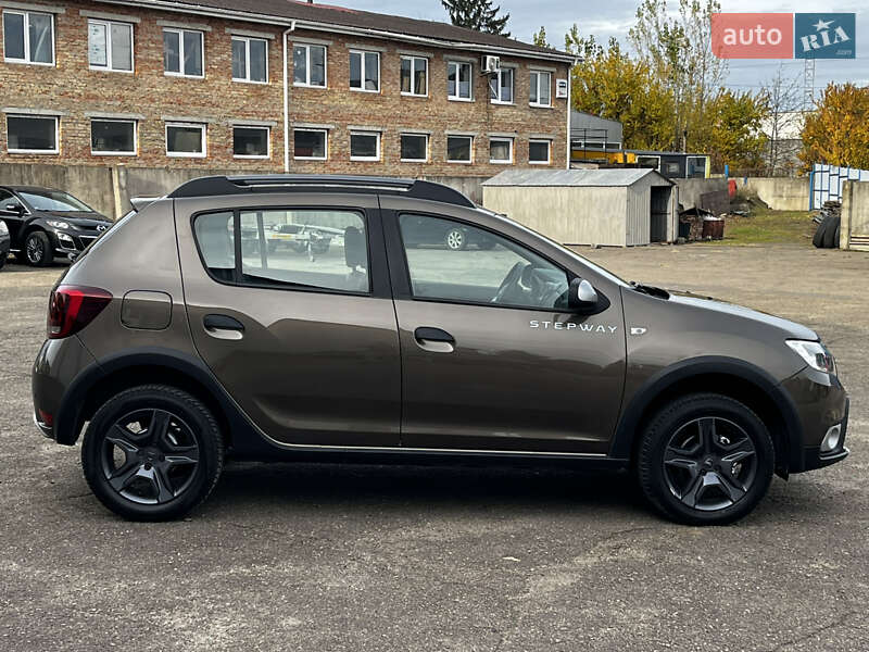 Внедорожник / Кроссовер Dacia Sandero StepWay 2017 в Луцке