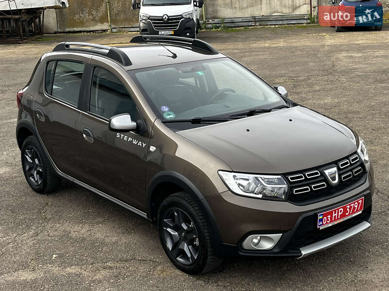 Внедорожник / Кроссовер Dacia Sandero StepWay 2017 в Луцке